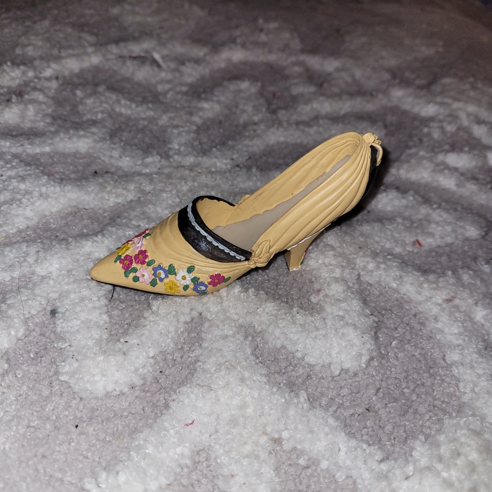 99' My Treasure Miniature High Heel Pump Shoe Figurine Yellow W Flowers Vintage
